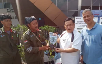 PLTU Tenayan Raya Ubah Limbah Batu Bara Jadi Paving Block