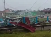 Puting Beliung Hancurkan SMPN 1 Bandar Laksamana, Ujian Siswa Terancam Terganggu