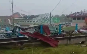 Puting Beliung Hancurkan SMPN 1 Bandar Laksamana, Ujian Siswa Terancam Terganggu