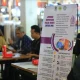 Kategori: Bisnis Kata Kunci Utama: Sertifikasi Halal Judul (Headline): Jelang Wajib Halal Oktober 2026, Ratusan UMKM Bengkalis Didorong Segera Urus Sertifikasi Halal Judul SEO: UMKM Bengkalis Didorong Urus Sertifikasi Halal 2026 Slug: umkm-bengkalis-sertifikasi-halal-2026 Meta Deskripsi: BPJPH mengedukasi ratusan pelaku UMKM di Bengkalis terkait sertifikasi halal menjelang penerapan Wajib Halal Oktober 2026. Isi Artikel: Rakyat45.com, Bengkalis – Ratusan pelaku Usaha Mikro, Kecil, dan Menengah (UMKM) di Kabupaten Bengkalis mendapatkan sosialisasi terkait sertifikasi halal menjelang penerapan kebijakan Wajib Halal Oktober (WHO) 2026 yang akan berlaku mulai 18 Oktober 2026. Kegiatan yang digelar oleh Badan Penyelenggara Jaminan Produk Halal tersebut menyasar pedagang Pasar Terubuk, pedagang kaki lima, serta pelaku usaha di sejumlah titik strategis di Kabupaten Bengkalis. Program Wajib Halal Oktober 2026 merupakan implementasi dari Undang-Undang Nomor 33 Tahun 2014 dan Peraturan Pemerintah Nomor 42 Tahun 2024 yang mengatur kewajiban sertifikasi halal bagi produk tertentu yang beredar di Indonesia. Pengawas BPJPH Kabupaten Bengkalis, Hafizha Mawaddah, mengatakan sosialisasi tersebut merupakan bagian dari gerakan nasional yang dilaksanakan secara serentak di ribuan lokasi di seluruh Indonesia. "Di Riau sosialisasi dilaksanakan di 38 titik. Sedangkan di Bengkalis, kegiatan ini menyasar masyarakat dan pelaku usaha pada tiga lokasi strategis, yakni pedagang lapangan Pasir Andam Dewi, Pasar Terubuk, dan Pelabuhan Roro Bengkalis," jelasnya, Sabtu (6/6/2026). Menurut Hafizha, sertifikasi halal tidak hanya menjadi kewajiban regulasi, tetapi juga memberikan manfaat ekonomi bagi pelaku usaha. Produk yang telah bersertifikat halal dinilai memiliki daya saing lebih tinggi karena mampu meningkatkan kepercayaan konsumen. Dalam pelaksanaannya, BPJPH menggandeng berbagai pihak, termasuk perwakilan LP3H Mathlaul Anwar serta para Pendamping Proses Produk Halal (P3H) untuk memberikan edukasi kepada masyarakat dan pelaku usaha. "Pada intinya, ini bertujuan agar para pelaku usaha tidak hanya memahami kewajiban hukum yang akan berlaku, tetapi juga melihat sertifikasi halal sebagai nilai tambah yang mampu meningkatkan kepercayaan konsumen terhadap produk yang dipasarkan," sebutnya kepada Rakyat45.com, Sabtu (6/6/2026). Pemerintah menilai kewajiban sertifikasi halal merupakan bentuk perlindungan kepada masyarakat dalam memastikan produk yang dikonsumsi atau digunakan telah memenuhi standar kehalalan yang ditetapkan. Selain memberikan kepastian, keamanan, dan kenyamanan bagi konsumen, kebijakan tersebut juga diharapkan dapat mendorong pengembangan usaha serta memperluas peluang pasar bagi pelaku UMKM di daerah. Melalui sosialisasi yang terus digencarkan menjelang Oktober 2026, BPJPH berharap semakin banyak pelaku usaha yang segera mengurus sertifikasi halal sehingga siap menghadapi implementasi penuh kebijakan Wajib Halal Oktober 2026.*** Tag: Sertifikasi Halal, BPJPH, UMKM Bengkalis, Wajib Halal Oktober 2026, Produk Halal Indonesia