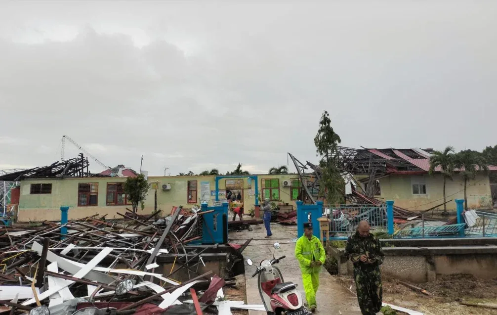 Puting Beliung Rusak Sekolah dan Rumah Warga di Bengkalis
