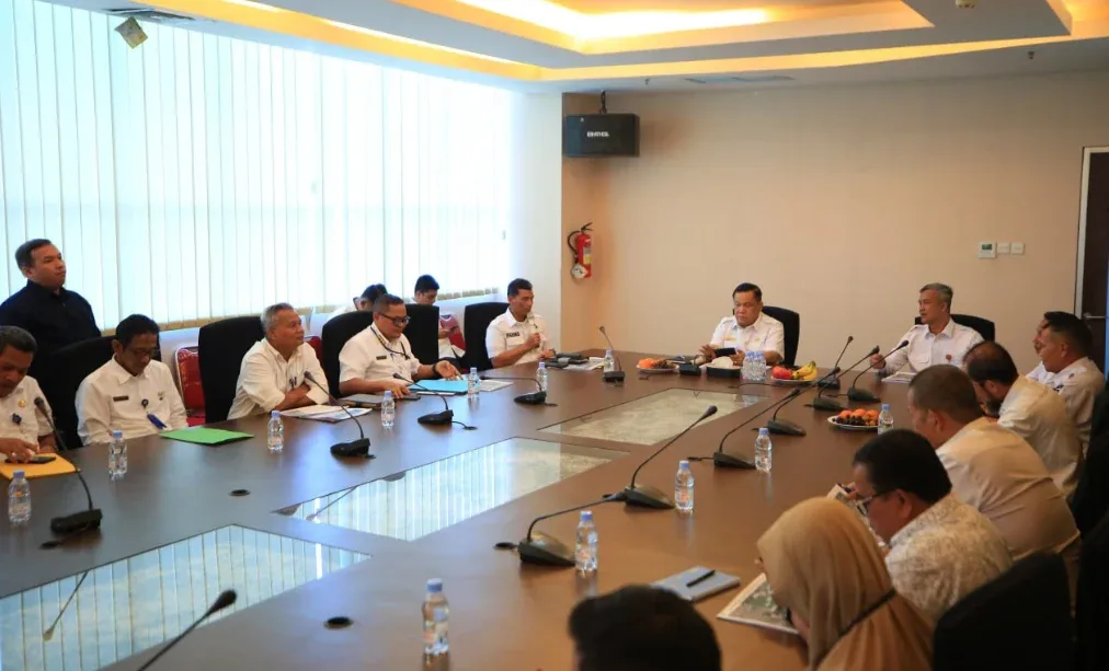 Pemprov Riau Siapkan Pelebaran Jalan HR Soebrantas