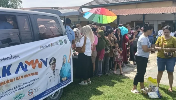 Mobil Pak AMAN Diserbu Warga Tanjung Rhu, Dua Ton Pangan Ludes Kurang dari Sejam
