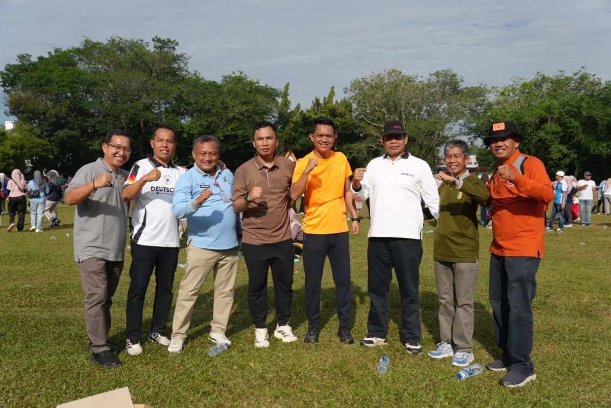 Bupati Kuansing Kerahkan Seluruh OPD Gotong Royong Percantik Teluk Kuantan