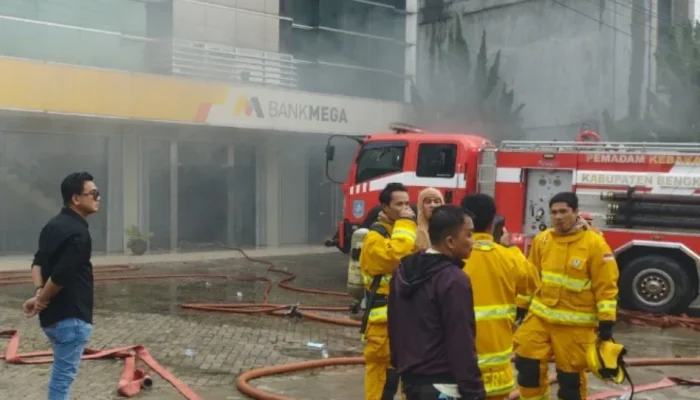 Gedung Bank Mega Duri Terbakar, Polisi Selidiki Penyebab Kebakaran