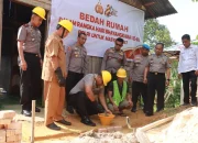 Bedah Rumah Polres Kampar untuk Warga Bukit Permai Dimulai