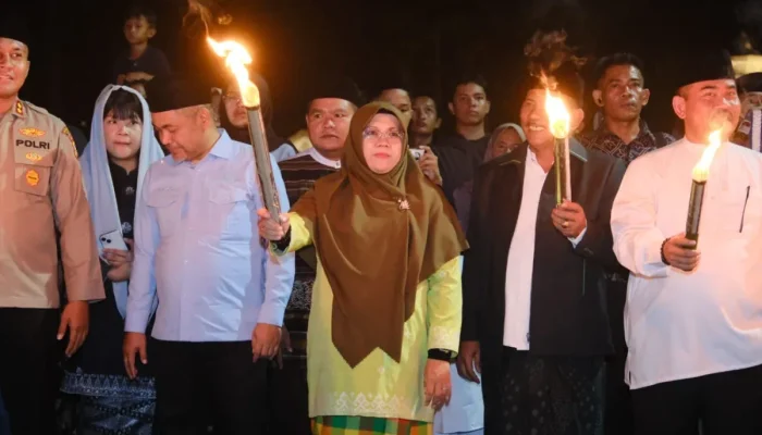 Bupati Afni Hidupkan Kembali Pawai Obor 1 Muharam, 1.200 Peserta Semarakkan Kota Siak