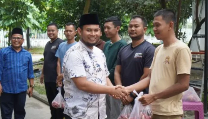 KPU Riau Bagikan Daging Kurban, Perkuat Kepedulian Sosial Iduladha