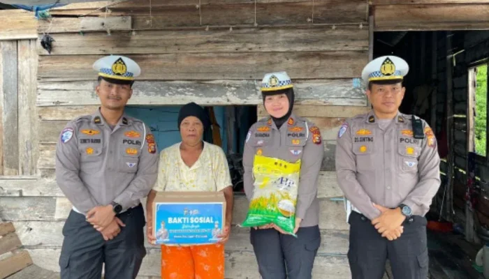 Satlantas Polres Bengkalis Salurkan Baksos Sembako di Rimba Sekampung