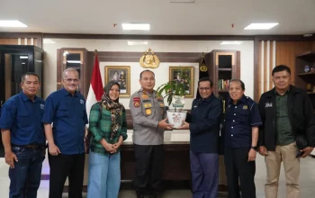 Kapolda Riau Terima JMSI Riau Award 2026