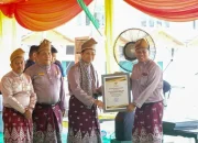 Bupati Kuansing Raih Dua Penghargaan Menteri Agama