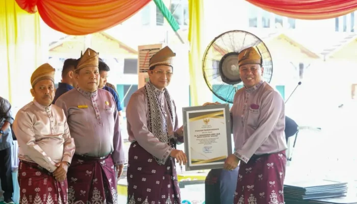 Bupati Kuansing Raih Dua Penghargaan Menteri Agama di MTQ Riau ke-44