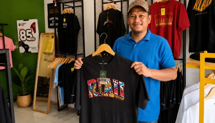 Ketika Bahasa Melayu Menjelma Menjadi Kaos, Sebuah Cerita dari Pekanbaru