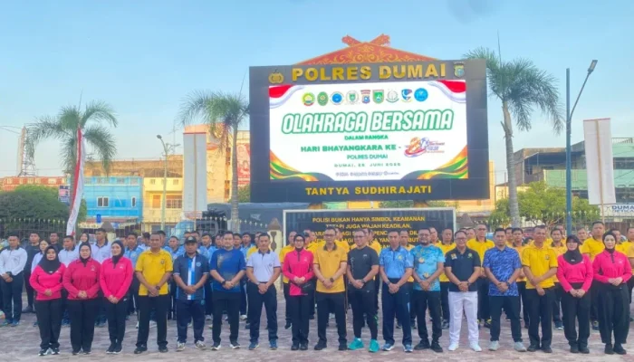 Polres Dumai Peringati Hari Bhayangkara ke-80 dengan Olahraga, Bansos dan Penanaman Pohon