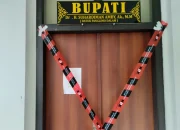 KPK Segel Enam Ruangan di Kantor Bupati Kuansing