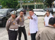 Banjir di Jalan Sudirman Pekanbaru Mulai Ditangani