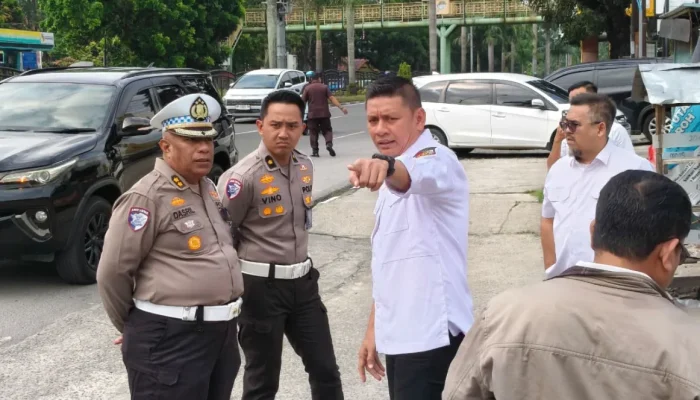 Banjir di Jalan Sudirman Pekanbaru Mulai Ditangani, Alat Berat Turun Normalisasi Drainase