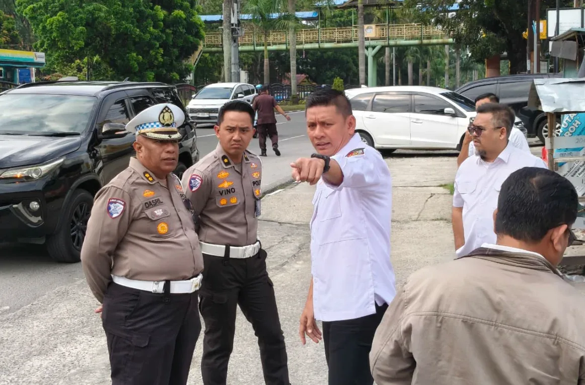 Banjir di Jalan Sudirman Pekanbaru Mulai Ditangani