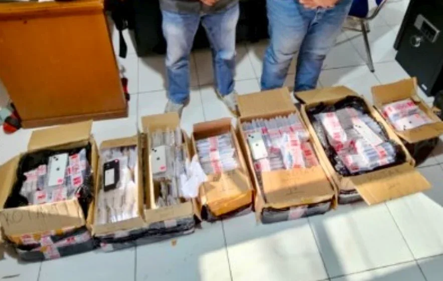 Bea Cukai Bengkalis Amankan 652 iPhone Bekas Ilegal