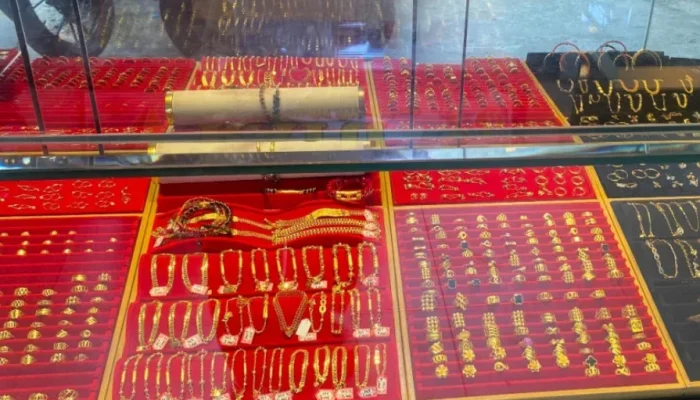 Harga Emas di Pekanbaru Turun, Warga Ramai Jual untuk Biaya Sekolah Anak