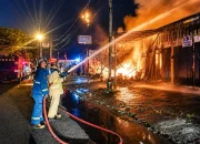 Kebakaran Hanguskan Lima Kios di Jalan Belimbing Pekanbaru
