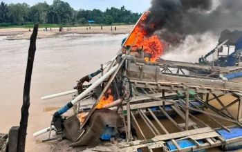 Penertiban PETI Kuansing, Polisi Musnahkan 22 Rakit Tambang Ilegal
