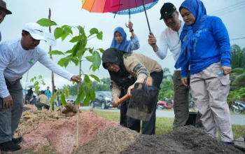 Penghijauan Siak, Afni Ajak Warga Rawat 5.050 Pohon