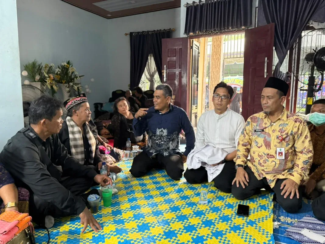 Plt Gubri Utus Kadiskes Takziah ke Rumah Duka dr Alex Cristo Loris