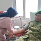 HUT ke-81 RI, Prajurit Yonif TP 444 Satria Setyonegoro Donor Darah untuk Warga