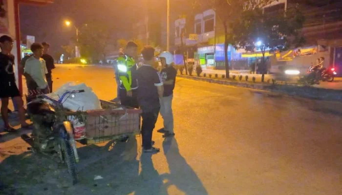 Satlantas Polres Bengkalis Tangani Kecelakaan Honda Revo di Duri
