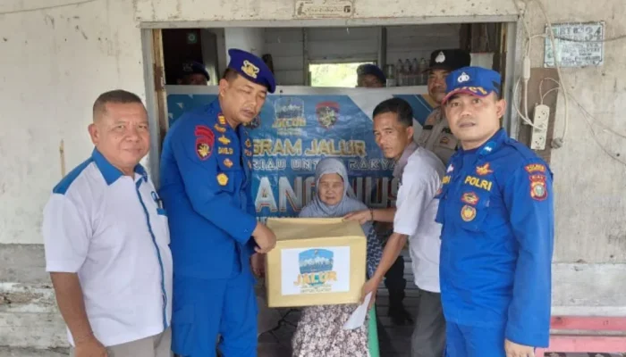 Ketika Kepedulian Menyapa Pesisir, Polairud Bengkalis Sambangi Warga Muntai