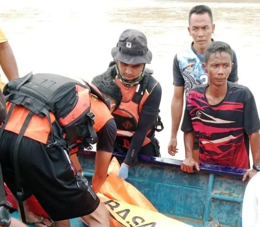 Kakak Adik Tenggelam di Sungai Batang Kuantan Ditemukan Meninggal