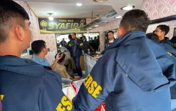 Polda Riau Sita Ratusan Gram Emas di Toko Syafira