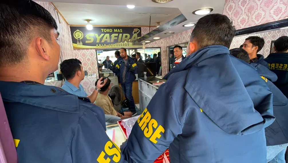 Polda Riau Sita Ratusan Gram Emas di Toko Syafira