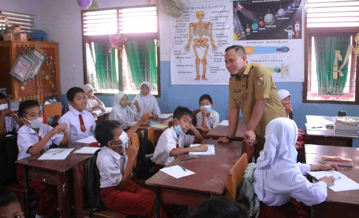 Wali Kota Pekanbaru Pantau Hari Pertama Sekolah Tatap Muka