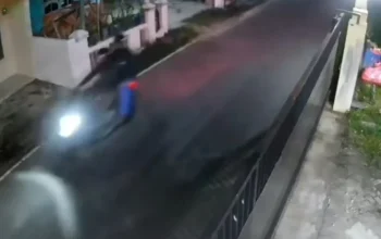 Dua Pria Diduga Bersenpi Rampas HP Warga di Pekanbaru