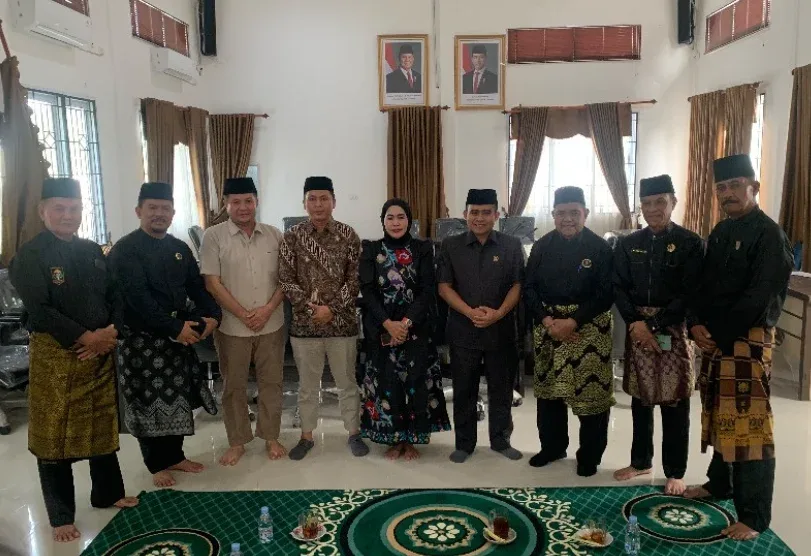 Gelar Adat Kehormatan DPRD Rohul dan Tanggung Jawab