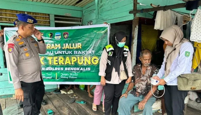 Program JALUR Polres Bengkalis Sentuh Warga Pesisir Lewat Sembako dan Klinik Terapung