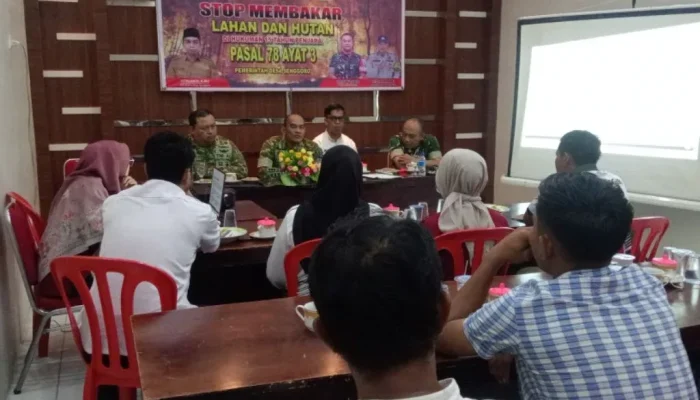 Tim Penyuluh Mabes TNI Ingatkan MPB dan Warga Senggoro, Api Kecil Bisa Jadi Karhutla