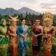 Pesona dan Keagungan Paras Perempuan dari Suku-Suku di Sumatera