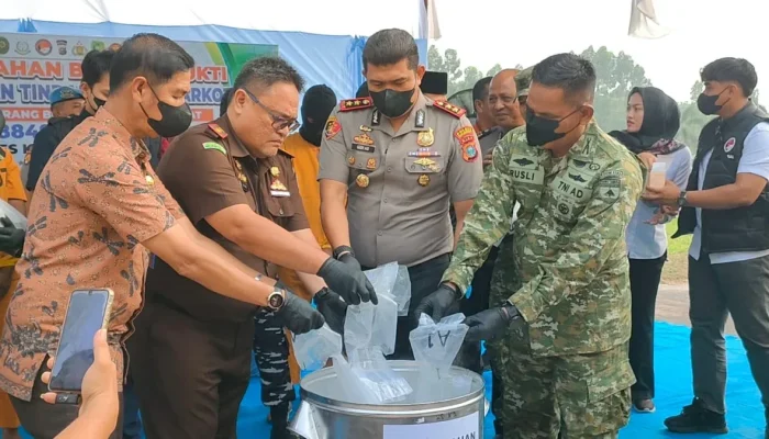 Polres Meranti Musnahkan 8,8 Kg Sabu, Dua DPO Masih Diburu