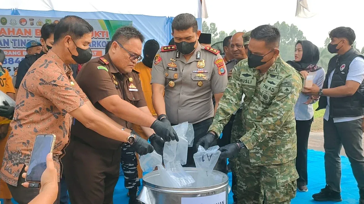Polres Meranti Musnahkan 8,8 Kg Sabu, Buru Dua DPO