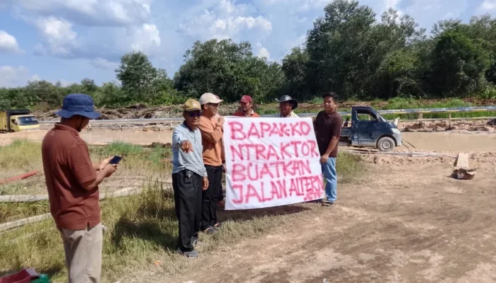 Jalan Simpang Doral di Siak Tergenang Setinggi Pinggang, Warga Keluhkan Akses Terputus
