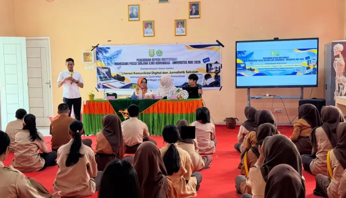 30 Siswa SMA Negeri 16 Pekanbaru Dilatih Menulis Berita dan Membuat Konten Digital