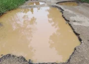 Jalan Berlubang Kampung Busur Siak Dijanjikan Diperbaiki