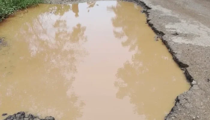 Jalan Berlubang di Kampung Busur Dikeluhkan Warga, DPRD Siak Sebut Perbaikan Dijadwalkan Akhir Tahun