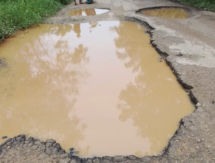 Jalan Berlubang Kampung Busur Siak Dijanjikan Diperbaiki