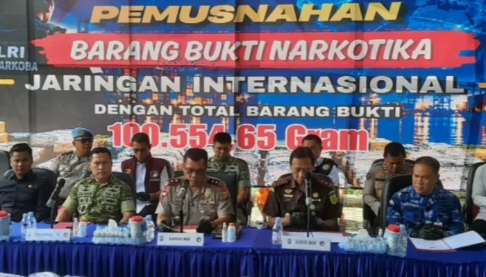 Polda Riau Musnahkan 100 Kg Narkoba, 10 Tersangka Diamankan