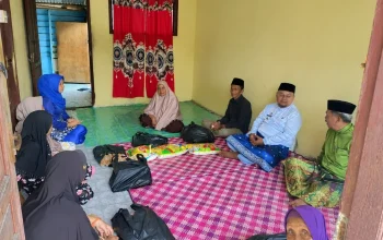 Wabup Syamsurizal Bagikan Sembako ke Empat Kampung di Sungai Apit